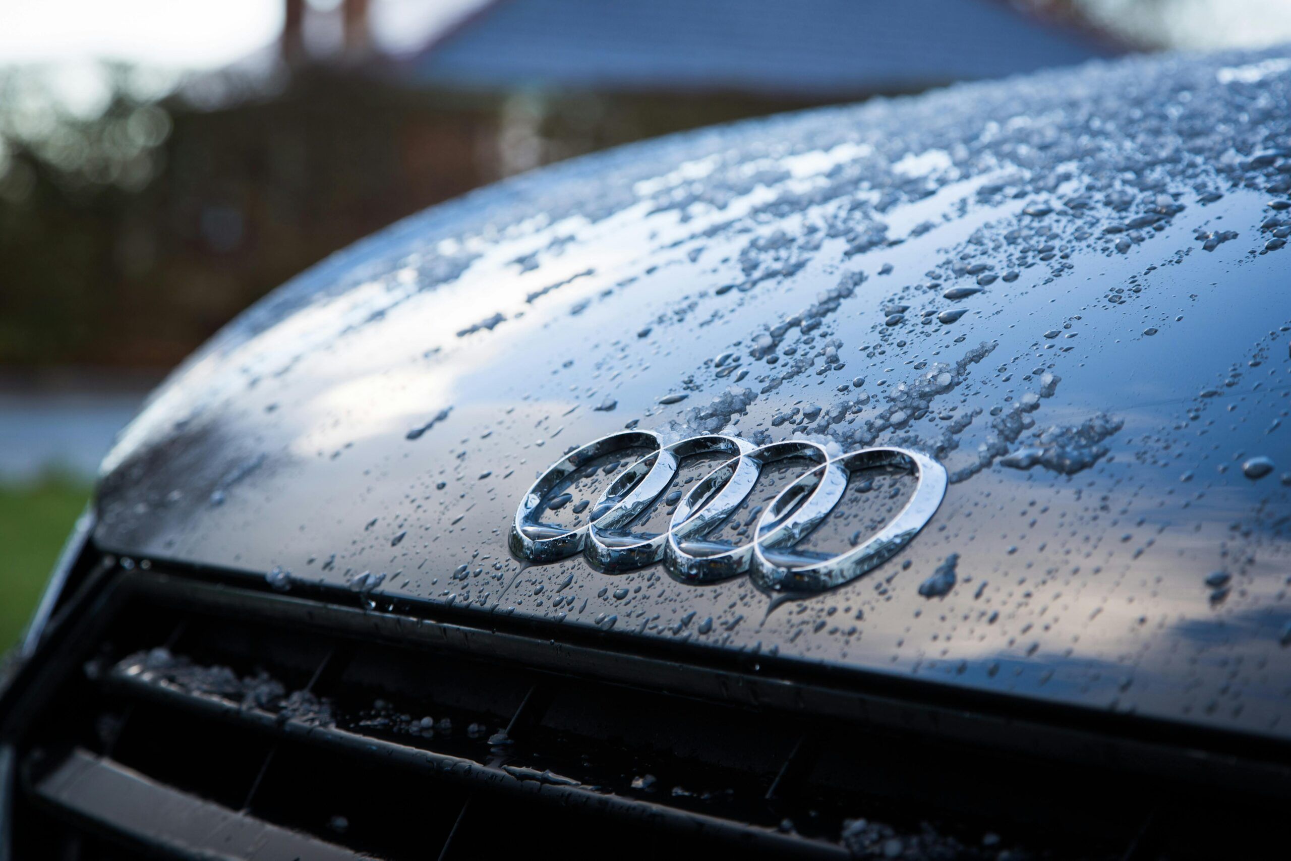 Une voiture en Suisse roule désormais à l’essence… fabriquée à partir de l’énergie solaire