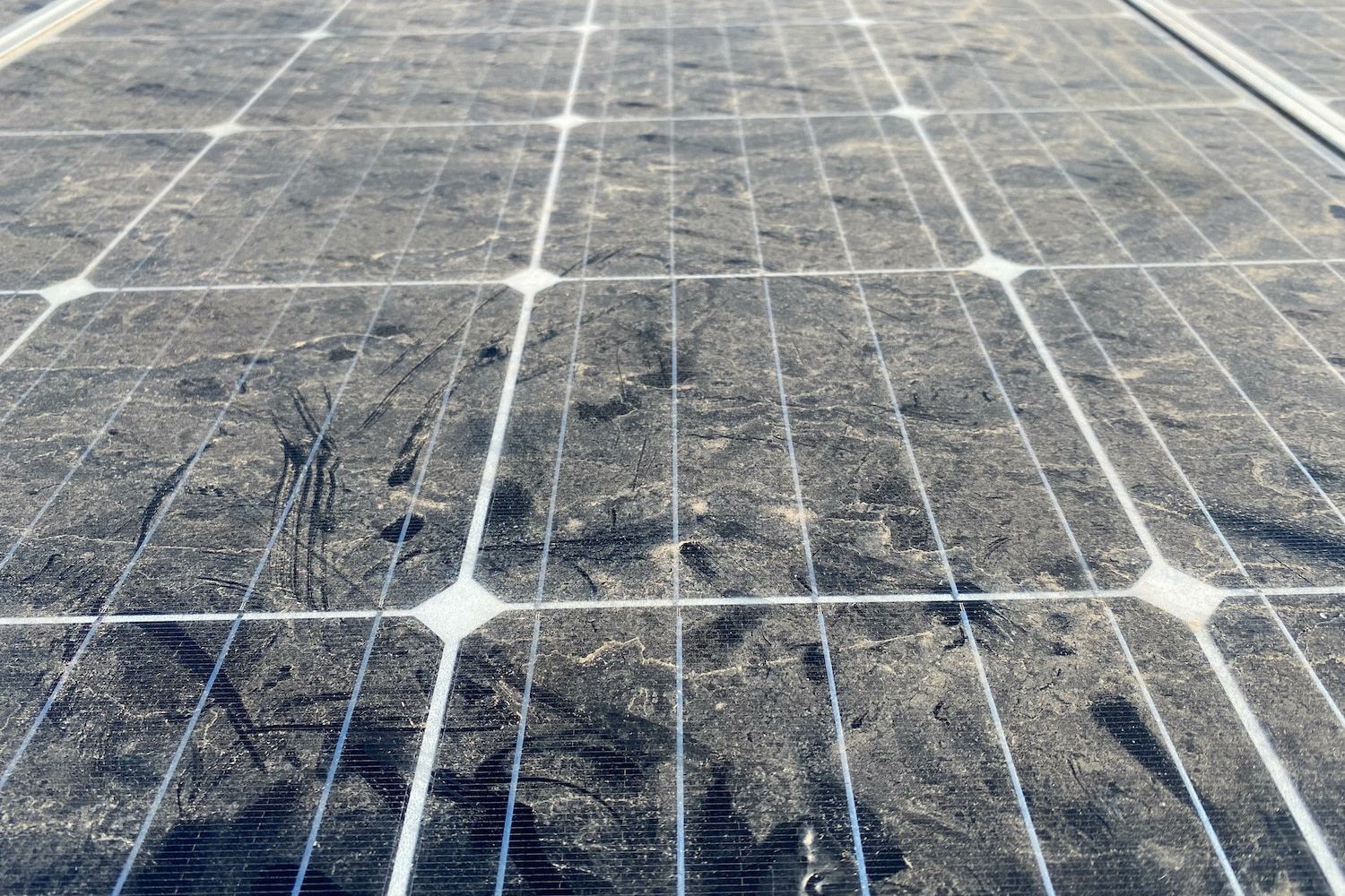 Surveillance de la poussière photovoltaïque par onduleur : méthode économique et précise