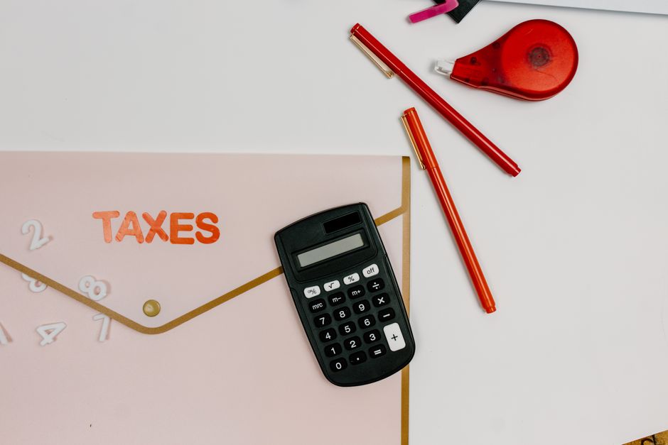 Fiscalité de l'électricité : baisser les taxes pour accélérer l'électrification en France ?