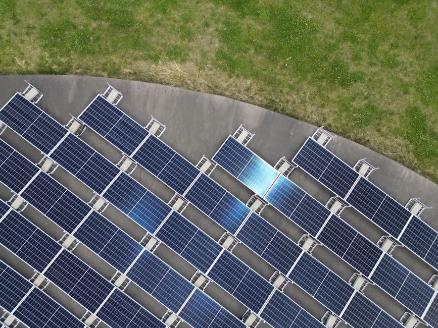 Mon onduleur hybride est-il nativement compatible avec une IA de gestion de l’énergie pour arbitrer en temps réel entre stockage, autoconsommation et revente sur les marchés de tarification dynamique en 2026 ?