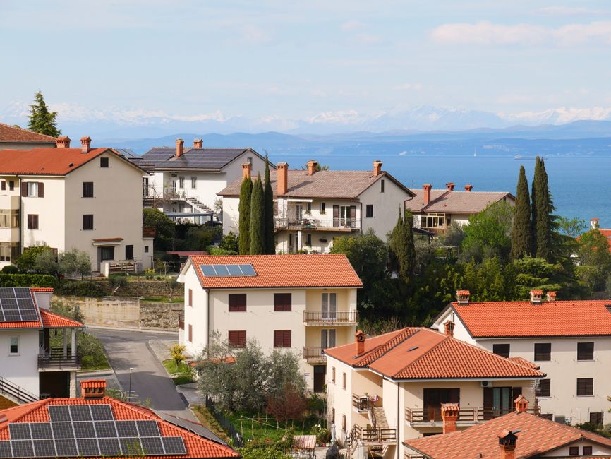 Tuiles solaires invisibles 2026 : un rendement enfin comparable aux panneaux classiques pour bâtiments protégés ?