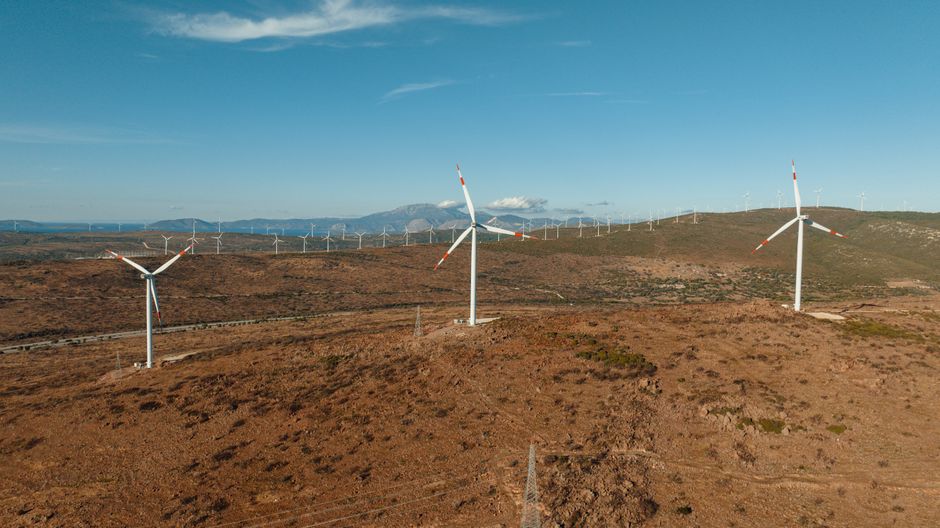 Éolien et solaire : l’incertitude politique grippe le financement des projets