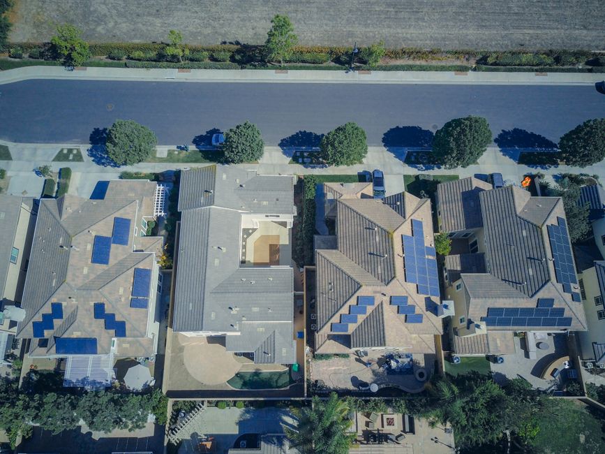 Vente d'une maison avec panneaux solaires : le DPE couvre-t-il l'état des panneaux ?