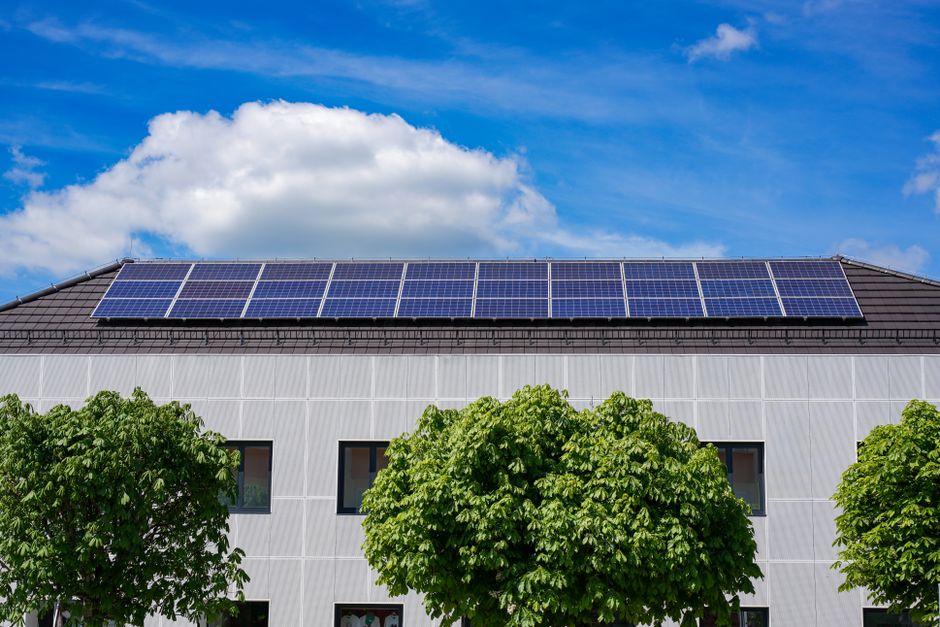 Subventions solaires : comment l'aide publique a fait chuter les coûts de 90 % en quinze ans