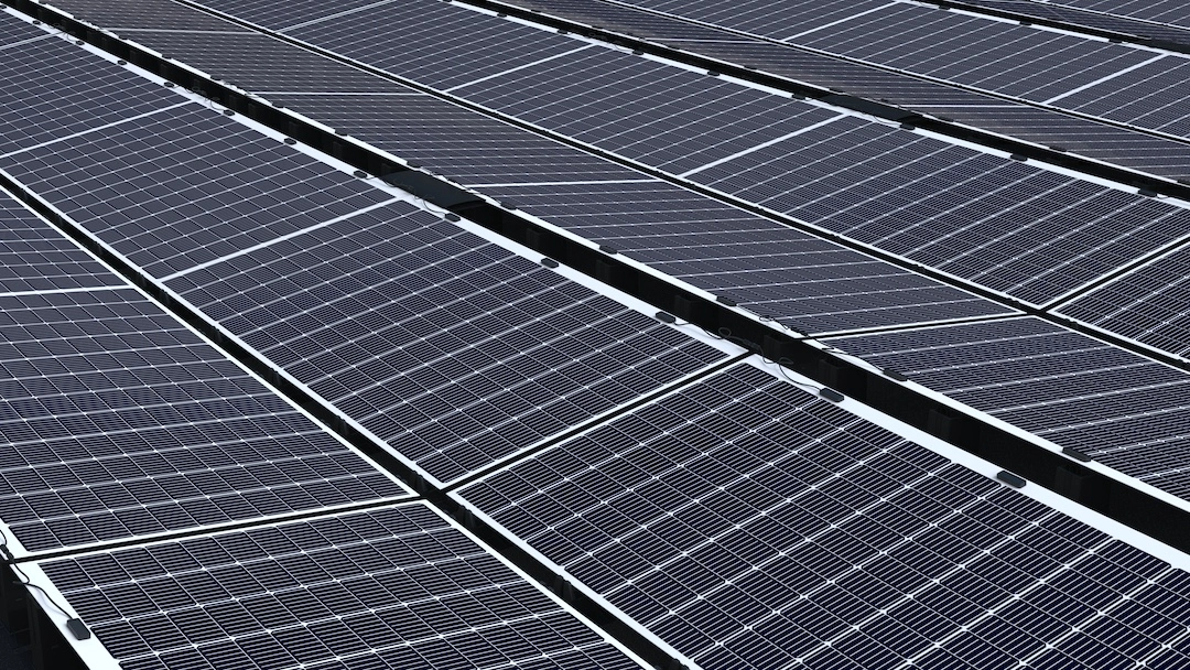 Le système de fixation EOflex certifié ETN : une avancée majeure pour le photovoltaïque léger