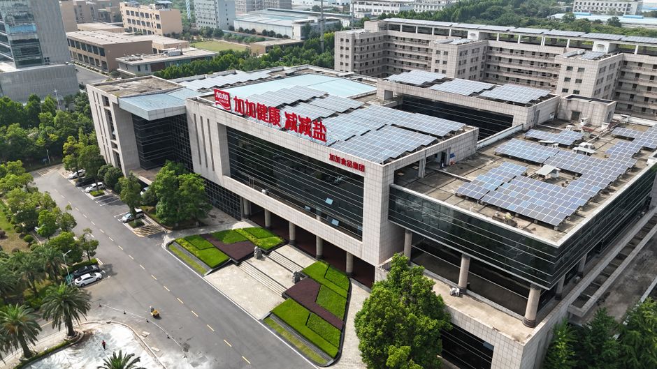 L'éclairage solaire pour sites commerciaux et industriels : une solution durable et économique