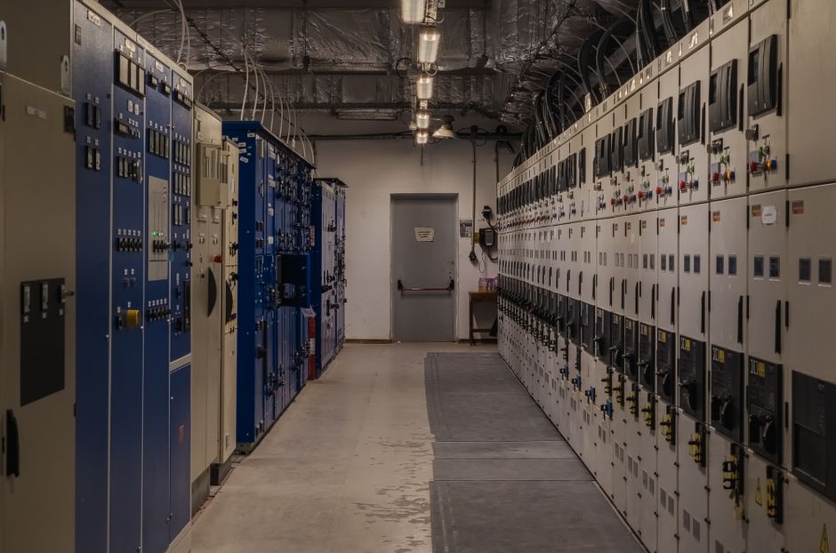 L'empreinte énergétique et matérielle de l'intelligence artificielle : une plongée dans les infrastructures réelles