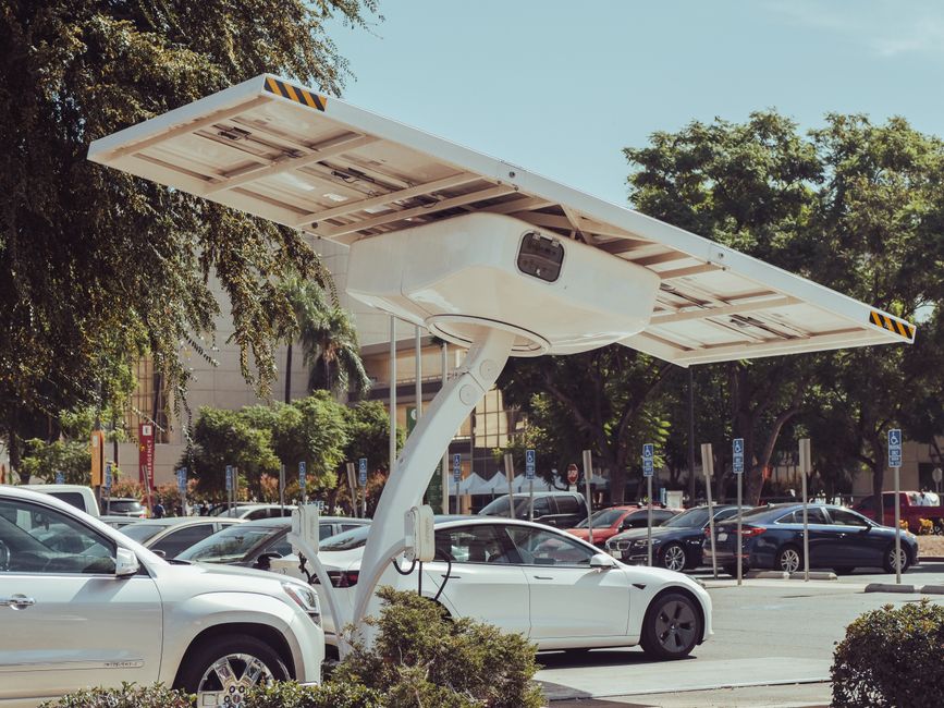 Nîmes mise sur le photovoltaïque pour recharger ses bus électriques et réduire ses coûts
