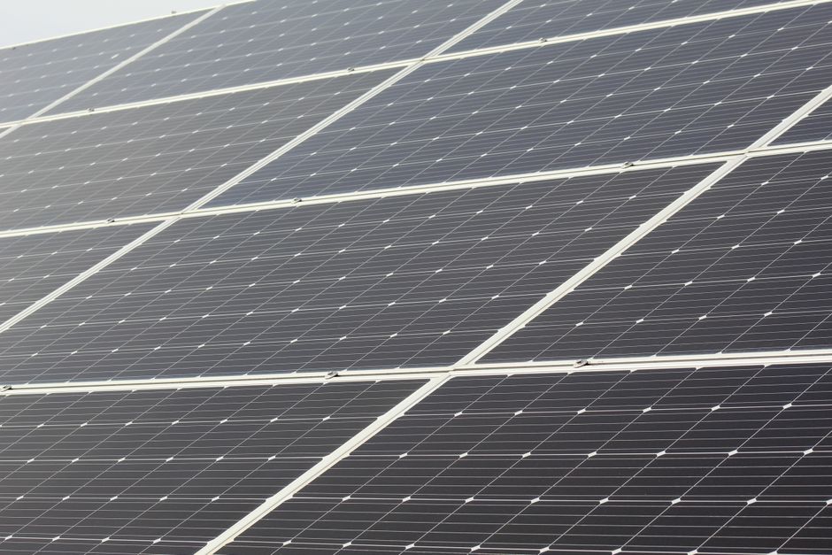 Longi lance une ligne pilote de 100 MW pour ses cellules tandem silicium-pérovskite