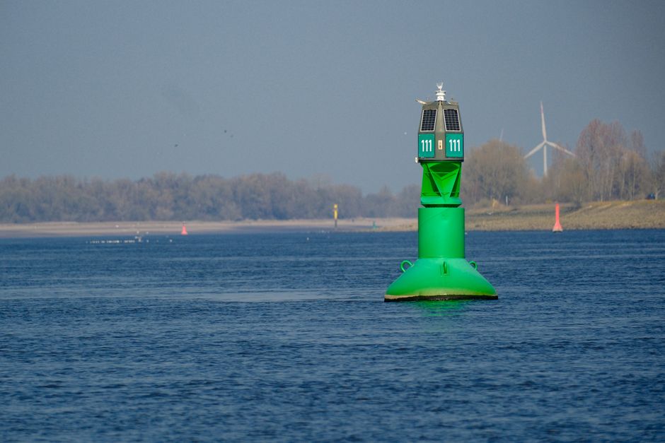 Un parc photovoltaïque hybride flottant mise en service dans l'Ain
