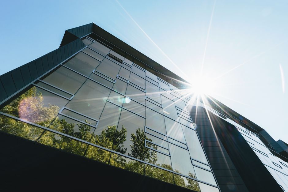 SolarWindow dévoile ElectroFlex, un film solaire autocollant ultra-fin de 0,85 mm