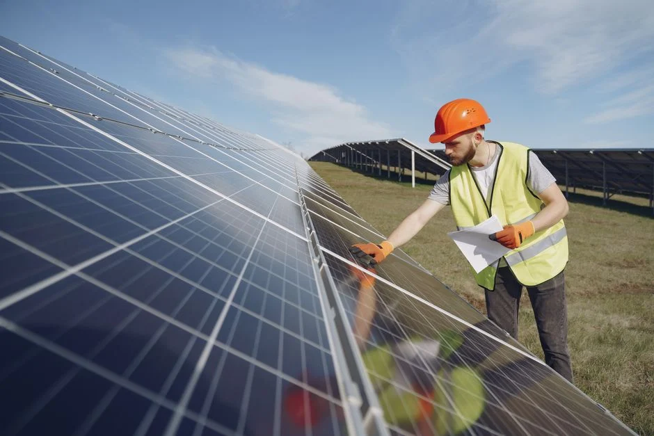 Marché mondial de l'O&M photovoltaïque : 348 GW sous gestion, forte concentration