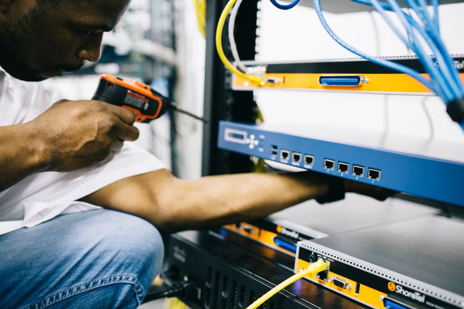 Data centers en France : Roland Lescure alerte sur un risque de fronde sociale