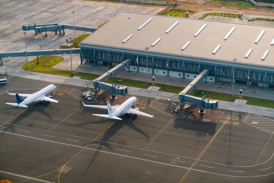 Aéroport d'Athènes : Jinko ESS déploie 123,8 MWh de stockage, un record pour un aéroport