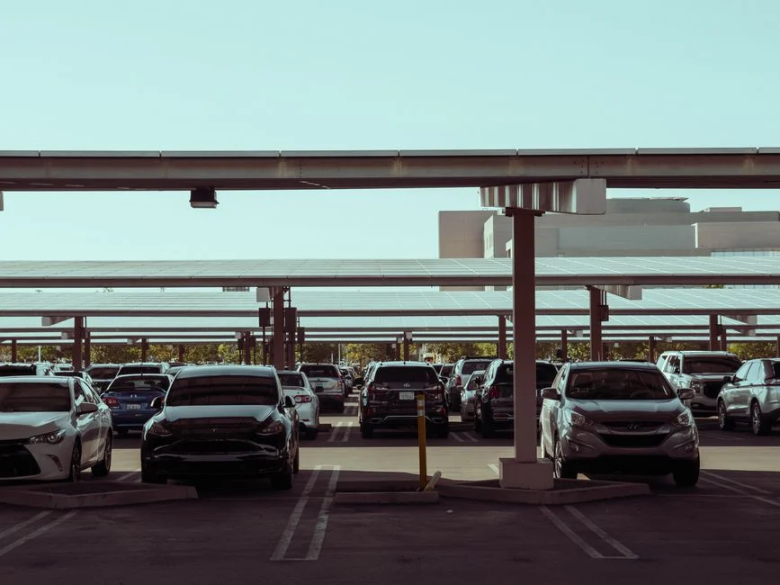 Crozet : 500 kWc d'ombrières solaires sur le parking de la télécabine du Fierney