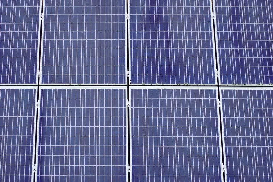 Toitures existantes : le poids des panneaux, premier verrou de la solarisation
