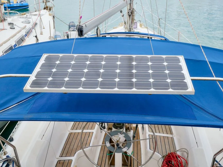 Photovoltaïque sans verre : le projet européen SUNRISE vise véhicules et bateaux