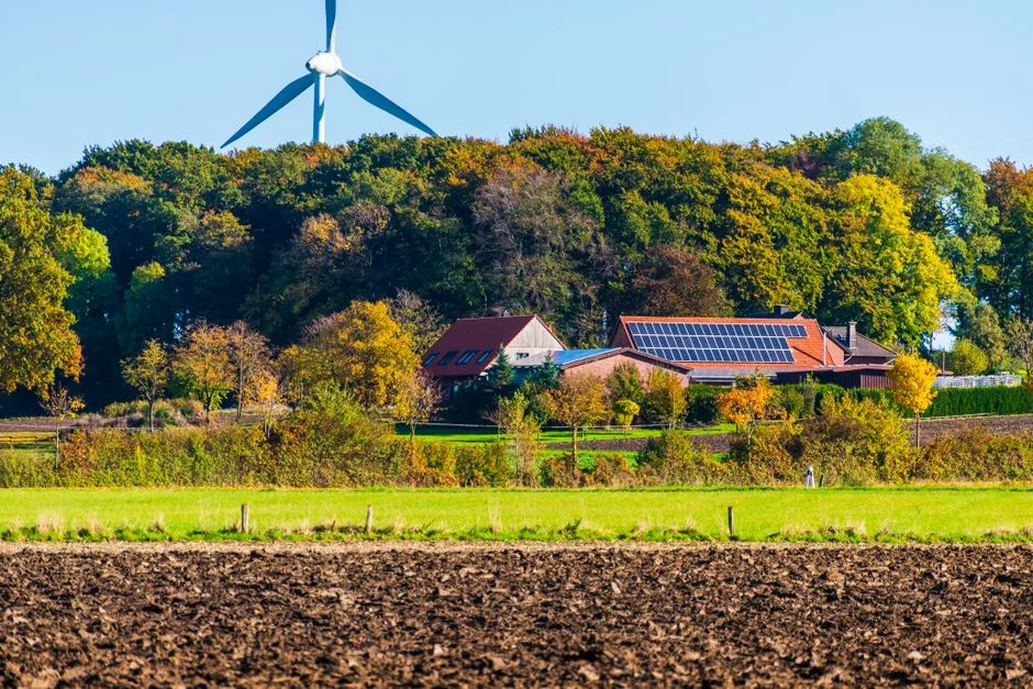 Présidentielle 2027 : le RN veut « arrêter de développer l’éolien et le photovoltaïque »