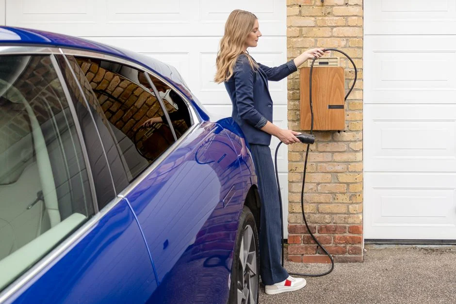 Recharge bidirectionnelle : EDF et Renault lanceront leur offre V2G pour les particuliers à l’été 2027