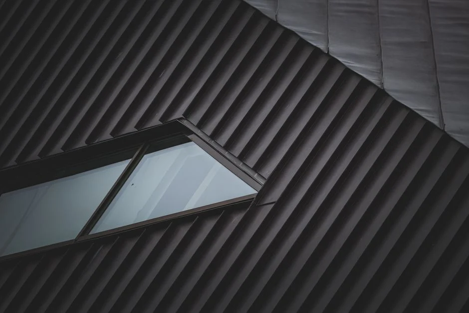 Roofit.Solar : la toiture métallique solaire venue du Nord sera distribuée en France par Enerium Solar