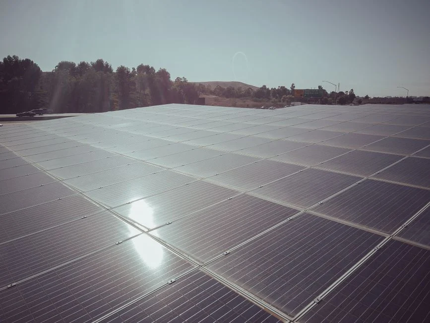 L’Horme : la coopérative ARTICÔP inaugure 1,7 MWc de panneaux solaires sur sa plateforme logistique