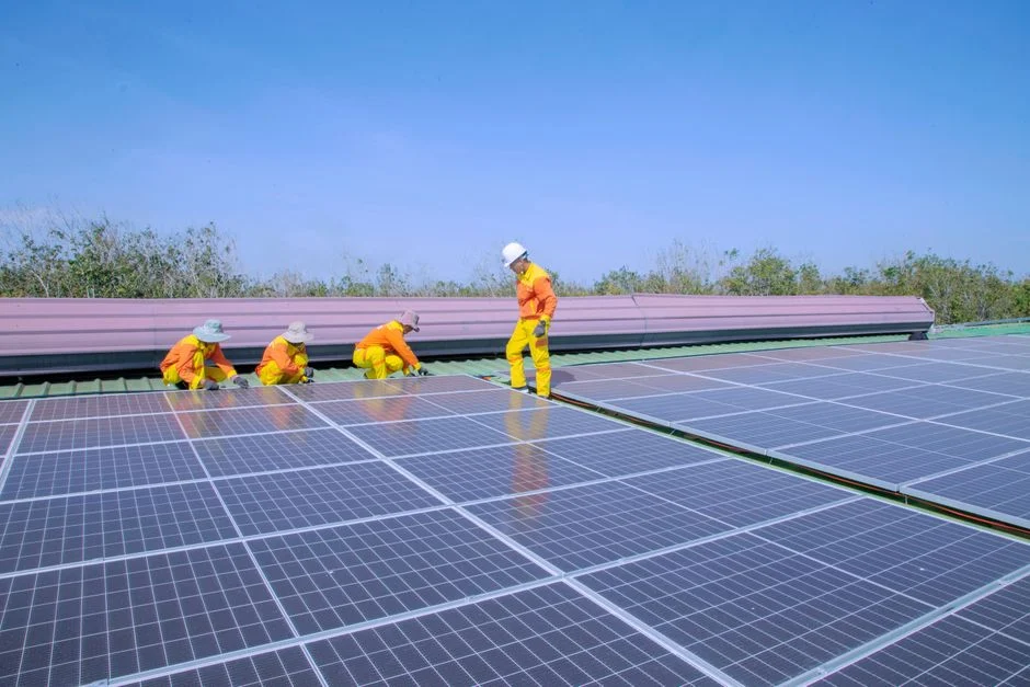 L’Horme : la coopérative ARTICÔP inaugure 1,7 MWc de panneaux solaires sur sa plateforme logistique