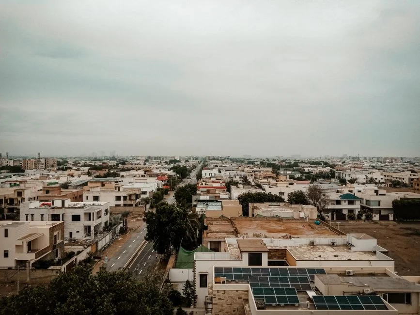 Panneaux solaires chinois : au Pakistan et en Afrique, l’électrification se fait par le bas