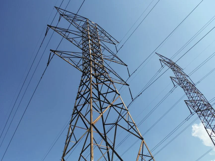 Agrégateur d’électricité : vendre sa production solaire hors obligation d’achat, pour qui et à quelles conditions
