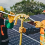 Gritt Robotics : des engins pilotés par l’IA pour construire les centrales solaires face au manque de bras