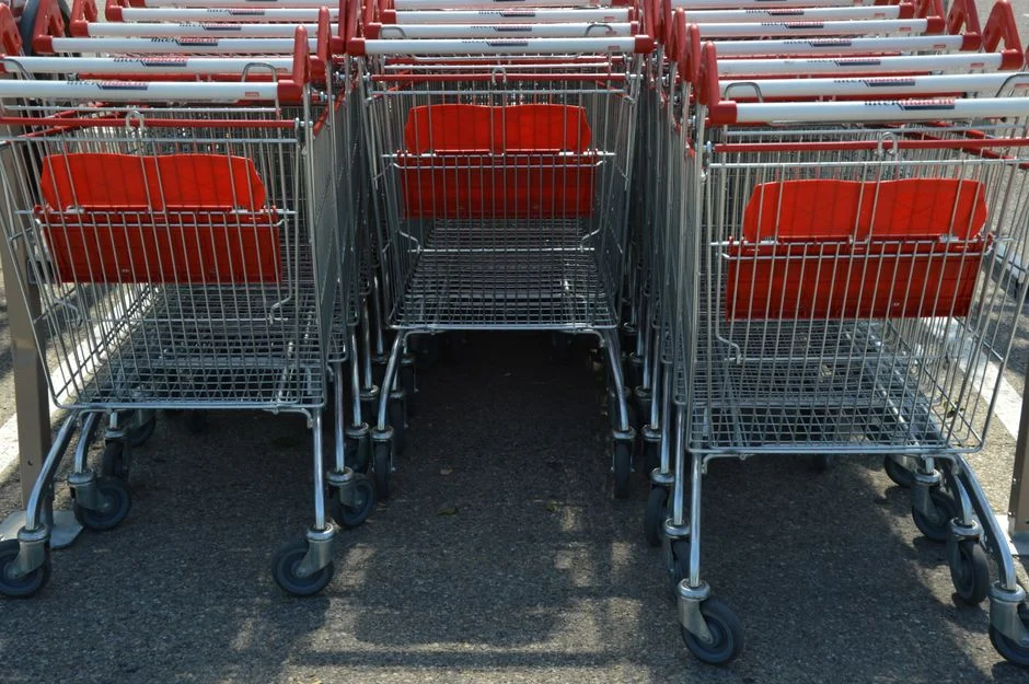 Carrefour confie à Greenvolt Next des ombrières solaires sur 120 parkings : 25 MWc et 45 000 panneaux