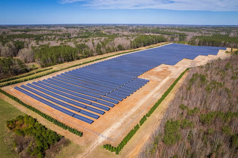 Royaume-Uni : quatre grandes centrales solaires avec batteries autorisées en octobre, dont une de 1,12 GWc