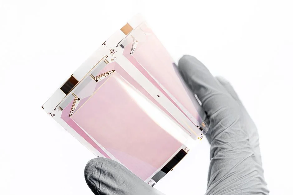 Panneaux solaires sans verre : le CEA et le CSEM testent des polymères biosourcés